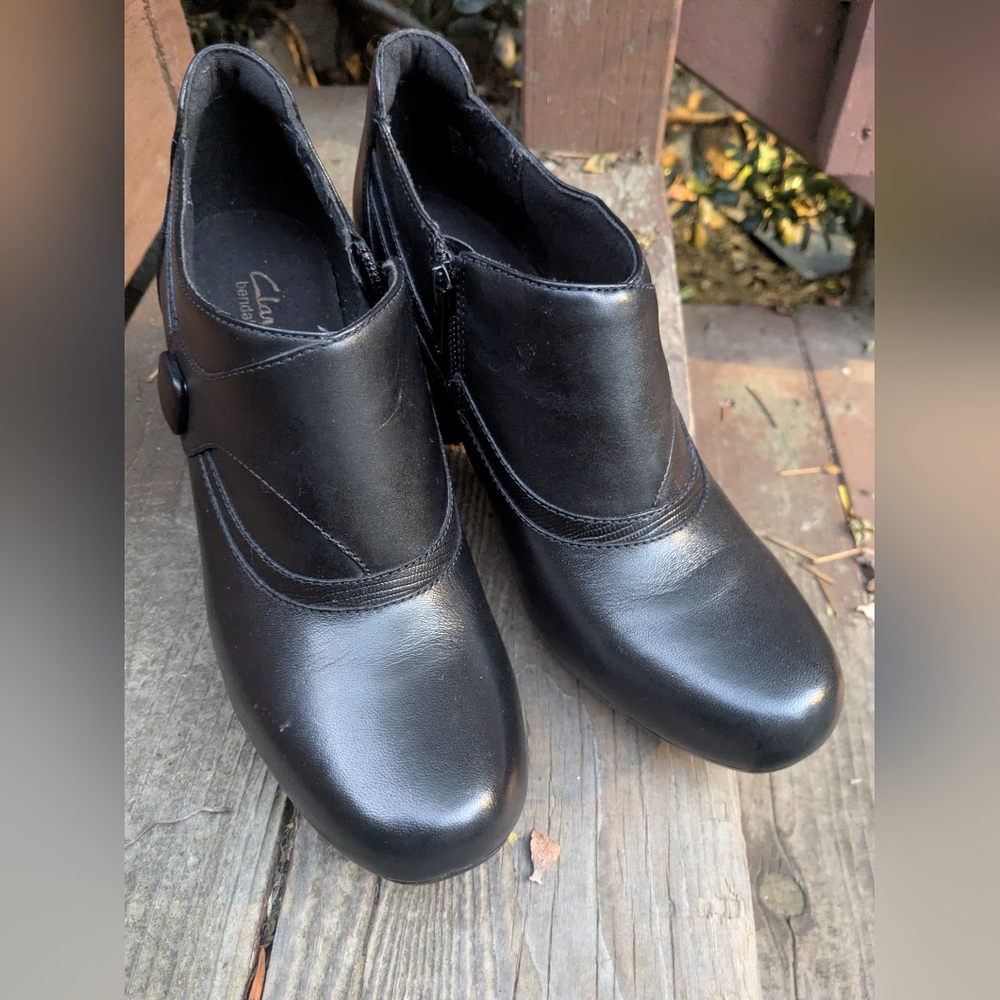 Clarks Women's Sleek Black Ankle Booties, 8.5, never worn